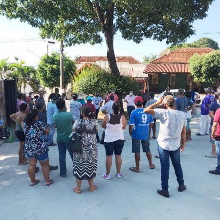Trabalhadores fazem manifestação em frente ao Fórum e são recebidos pela juíza em Flórida Paulista