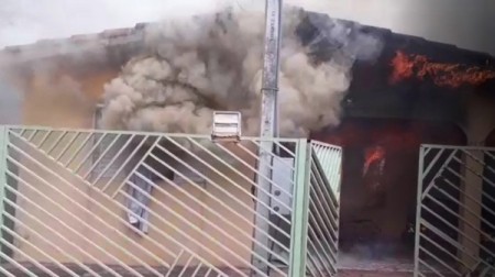 Mãe de 41 anos e filha de 6 anos morrem carbonizadas em incêndio na região
