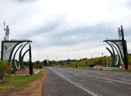 Prefeitura de Salmourão realiza reforma no prédio da Escola Municipal