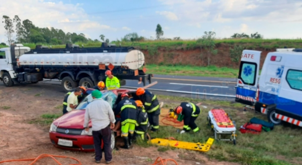 Motorista sem habilita��o causa grave acidente na SP-294