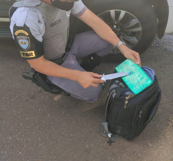 Boliviano � flagrado com tablete de coca�na amarrado na cintura e acaba preso pela Pol�cia Rodovi�ria