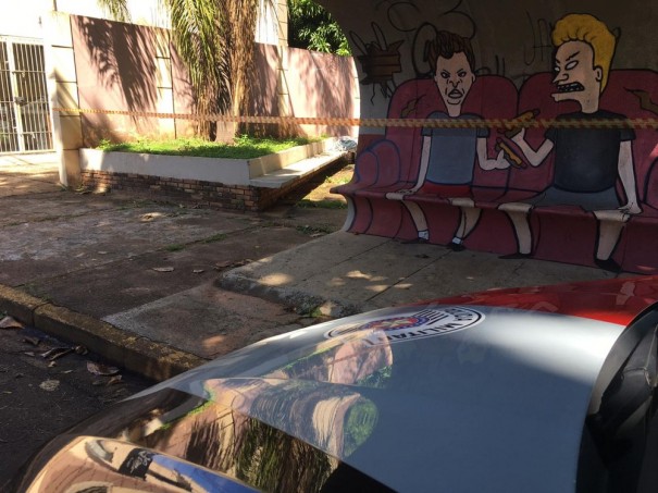 Corpo de homem � encontrado atr�s de ponto de �nibus na Pra�a do Bacarin em Presidente Prudente