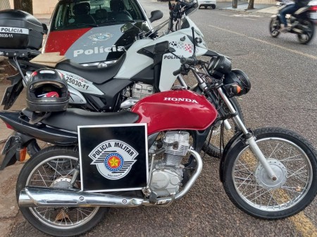 Policial de folga vê motocicleta furtada com adolescentes e PM recupera veículo em menos de 24 horas após o crime