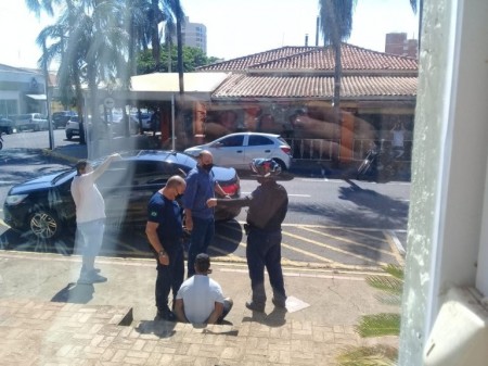 Prefeito de Birigui corre atrás de ladrão de celular e ajuda a deter criminoso