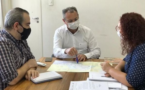 Prefeita de Luc�lia participa de reuni�o no Itesp para tratar de regulariza��o fundi�ria