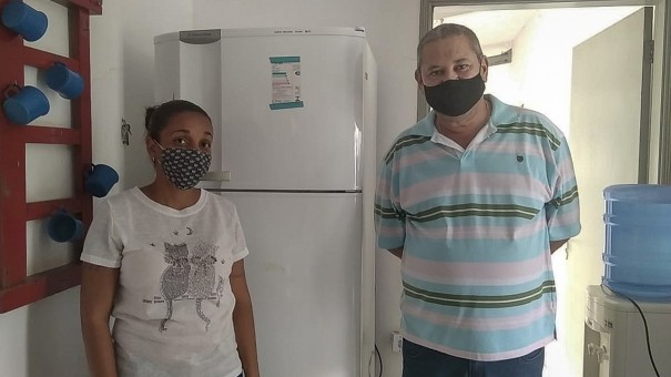 Prefeitura de Osvaldo Cruz entrega geladeira � Resid�ncia Terap�utica