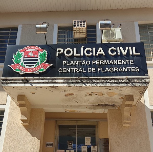 Homem � preso ap�s esganar e arrastar companheira durante briga