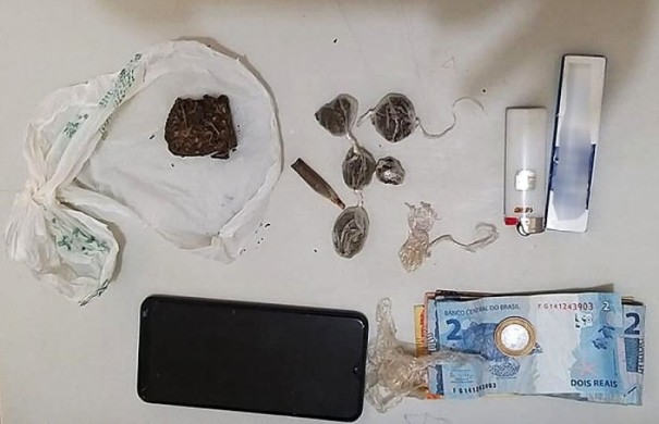 Pol�cia Militar de Quat� flagra menor com maconha e R$ 62,00 em dinheiro
