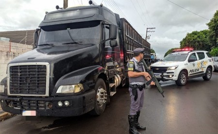 Polícia Rodoviária de Prudente recupera caminhão roubado e localiza condutor