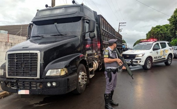 Pol�cia Rodovi�ria de Prudente recupera caminh�o roubado e localiza condutor