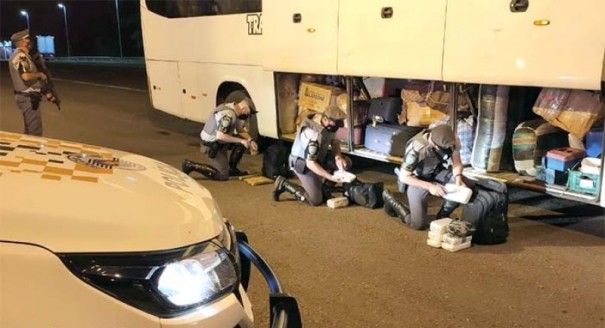 Pol�cia Rodovi�ria apreende mais de 15 quilos de crack, coca�na e maconha skunk