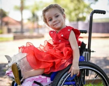 Prefeitura e departamento de saúde vão arcar com a cirurgia de Maria Clara, criança parapuense com doenças raras