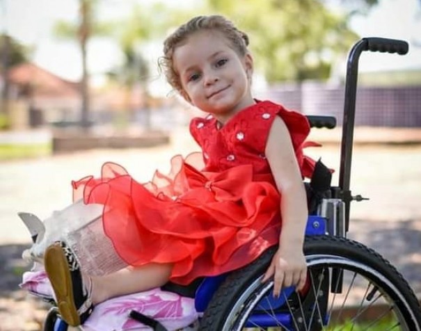 Prefeitura e departamento de sa�de v�o arcar com a cirurgia de Maria Clara, crian�a parapuense com doen�as raras