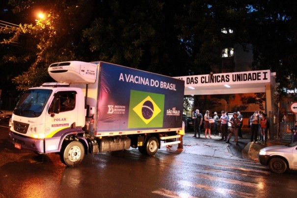 Marlia recebe doses da CoronaVac e comea a vacinar servidores do HC nesta tera-feira