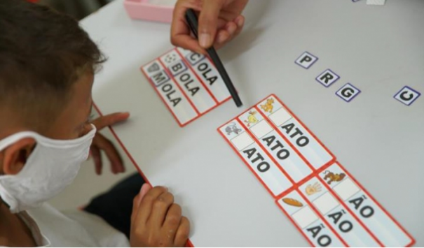 Educa��o Municipal de Adamantina orienta equipes para volta �s aulas, que ser�o presenciais a partir de fevereiro