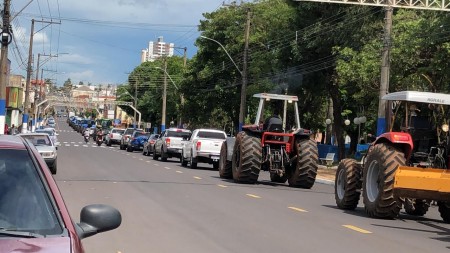 Produtores Rurais realizaram 'Tratoraço' nesta quinta-feira (07) em OC