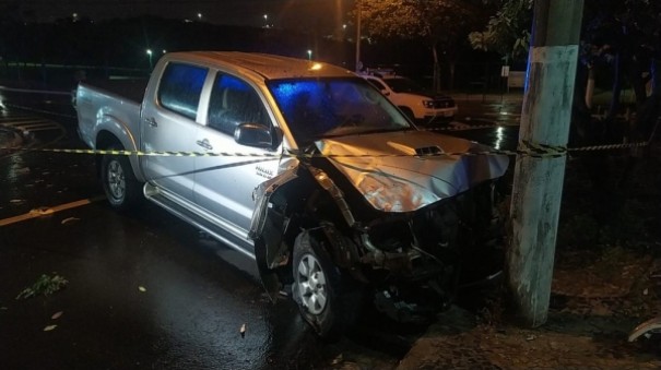 Caminhonete com placas de Dracena invade pastelaria em Santa B�rbara D�Oeste: uma pessoa morreu