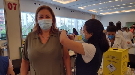 Fisioterapeuta é a primeira adamantinense a receber a dose da vacina contra a Covid-19