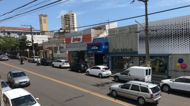 Com funcionamento limitado a 8h/dia, lojas t�m flexibilidade para decidir hor�rio de atendimento em Adamantina