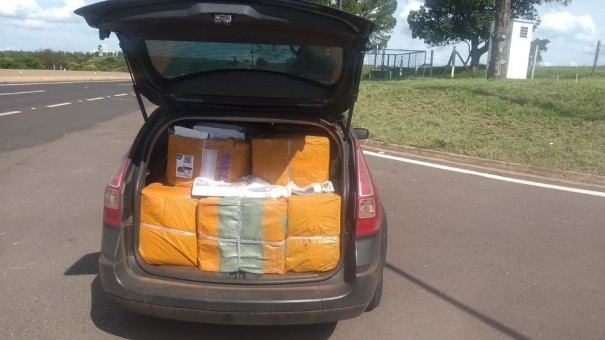 Carga de 18 mil rel�gios sem nota fiscal � apreendida na SP-270 em Santo Anast�cio