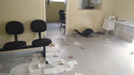 Paciente quebra objetos e móveis no PSF do Bairro Mira Ira e ameaça servidora