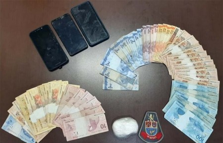 Três moradores de Bastos são presos acusados de tráfico em Iacri