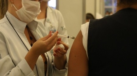 Ministério Público recebe relatos de 'fura-fila' da vacina, há denúncias em Lucélia e Osvaldo Cruz