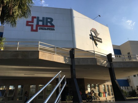 Funcionários ficam feridos após carga de mármore cair sobre eles; um está em estado grave