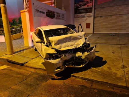 Motorista e menina de 10 anos morrem após carros baterem de frente no centro de Tupã
