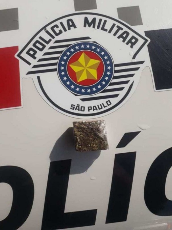 Pol�cia Militar flagra adolescente com droga