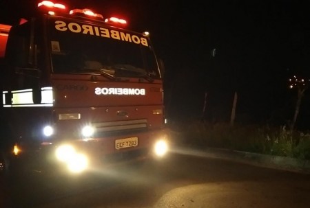 Fogo destrói pequena plantação de mandioca Parapuã