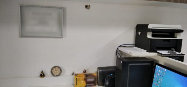 Em assalto, bandido dispara tiro em parede e rouba R$ 5 mil de loja de materiais de constru��o