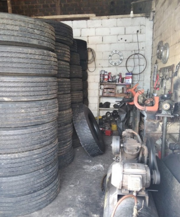 Fiscaliza��o apreende 50 pneus do Paraguai sem nota fiscal em Presidente Epit�cio