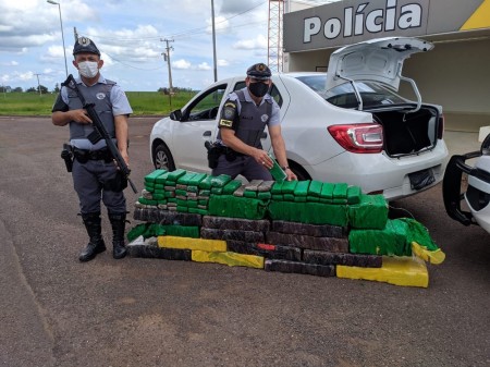 Carga de maconha é apreendida dentro de carro abordado na Rodovia Raposo Tavares