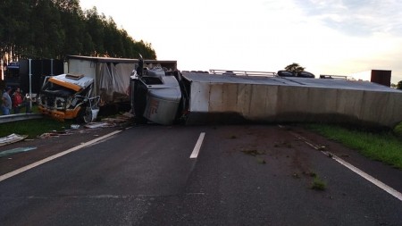 Sequência de acidentes deixa trânsito lento na Rodovia Raposo Tavares, em Regente Feijó; pista já foi liberada