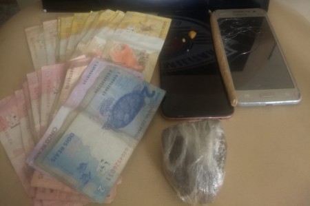Jovem e adolescente são detidos pela PM por tráfico de drogas durante patrulhamento em Dracena