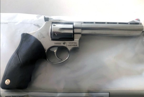 Pol�cia Civil de Parapu� interroga morador de Rin�polis e apreende rev�lver