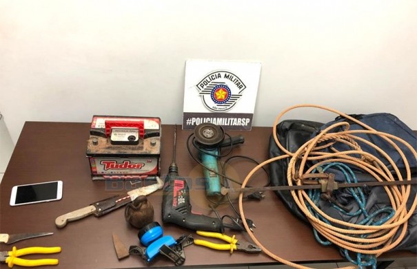 Pol�cia Militar age r�pido e flagra indiv�duos com ferramentas furtadas de s�tio em Iacri