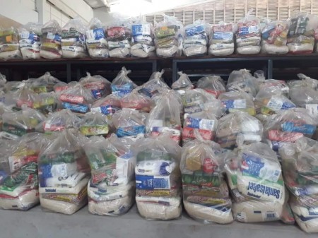 Prefeitura de Salmourão realiza entrega dos kits alimentação aos alunos