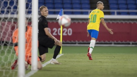 Brasil leva susto, mas brilho de Richarlison e golaço de Paulinho garantem vitória na estreia contra a Alemanha