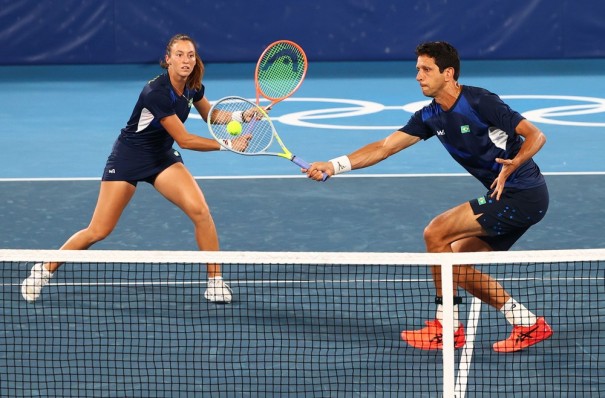 Melo e Stefani caem para Djokovic e Stojanovic em T�quio