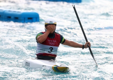 Ana Sátila fica sem medalha, mas faz história como primeira mulher finalista na canoagem slalom