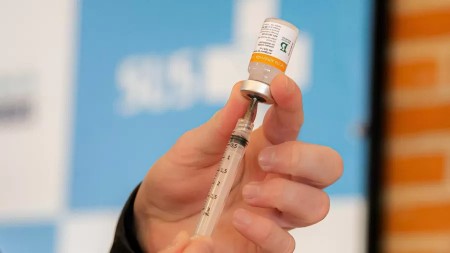 Saúde informa que quem quer escolher marca de vacina contra a Covid-19 vai para o 'fim da fila' em Presidente Prudente