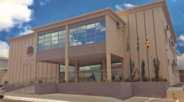 Prefeitura de Bastos ter que exonerar em torno de 160 servidores aposentados