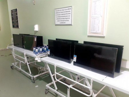 Santa Casa de OC recebe doação de oito televisores para ala que atende pacientes com Covid-19