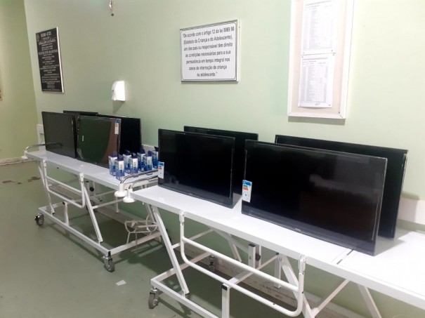 Santa Casa de OC recebe doa��o de oito televisores para ala que atende pacientes com Covid-19