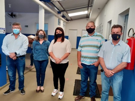 Prefeitura de Osvaldo Cruz entrega 'Kits Alimentação' para alunos do Ensino Infantil