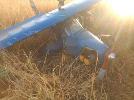 Avião monomotor cai em área de fazenda em Dracena