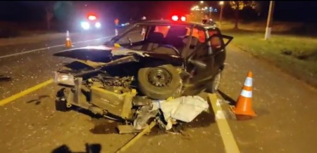 Batida frontal de carros em via de acesso à Rodovia Comandante João Ribeiro de Barros deixa duas pessoas feridas em Paulicéia