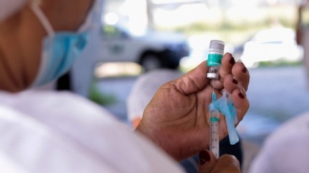 Pessoas com 39 anos serão imunizadas contra a Covid-19 a partir de segunda-feira (5) em Adamantina